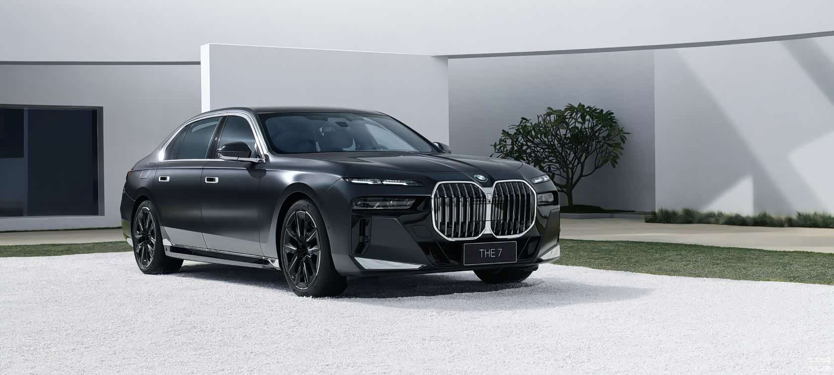 定价不变/部分配置改为标配!2026款宝马7系上市,售91.9万元起