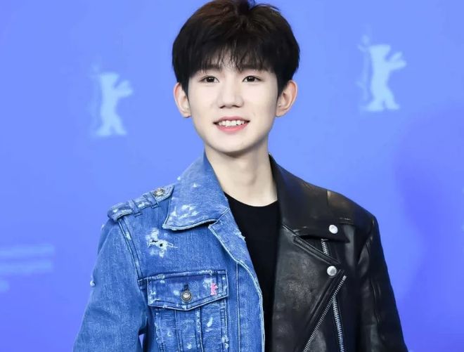 王源准备两部手机称怕手滑点赞 盘点娱乐圈因手滑点赞引起的风波