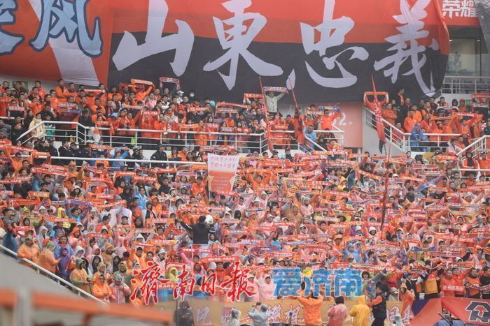 图集丨雨战德比！45069名球迷见证泰山2-1国安，克雷桑绝杀定胜局