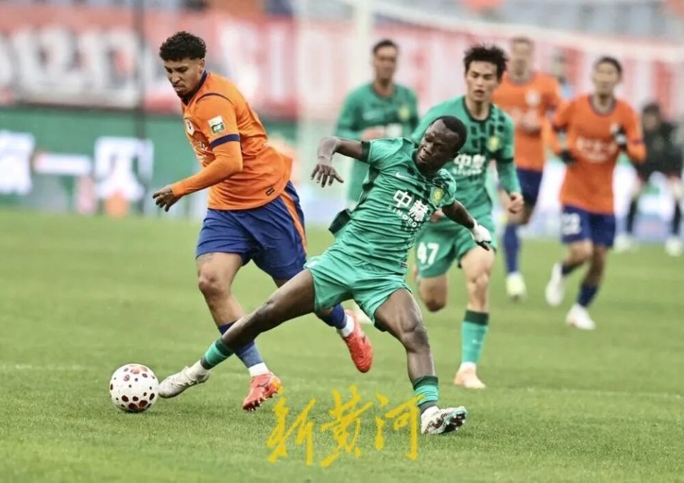 2:1，山东泰山队主场战胜北京国安