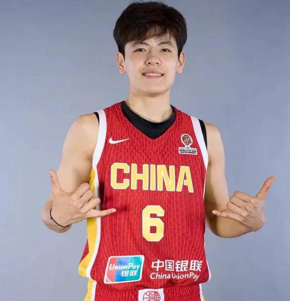 接棒姐姐杨力维，杨舒予荣膺中国女篮新任队长