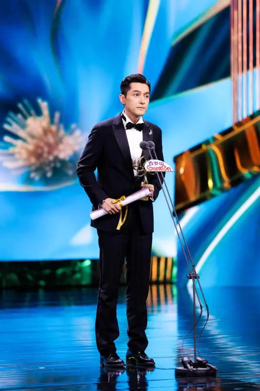 胡歌、周迅二封白玉兰视帝视后，《繁花》赢麻了--国内-环球人物网