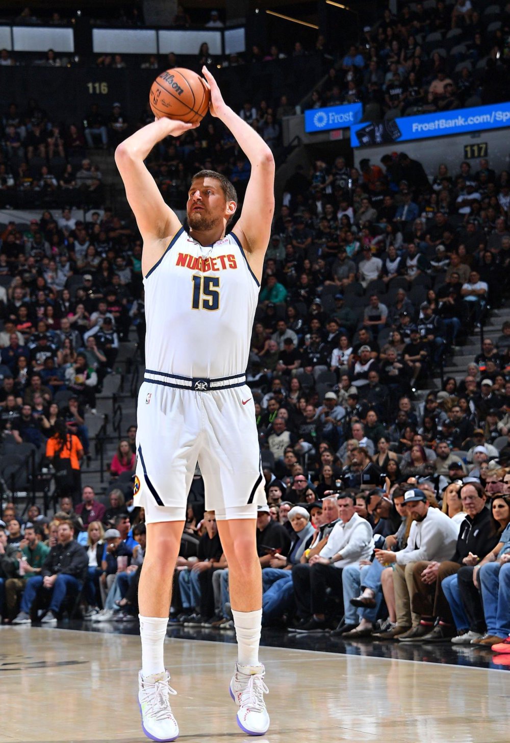 约基奇狂砍31+20+12!导演20分大逆转 轰生涯第190次三双_新闻