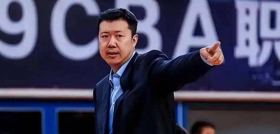 抵达长沙,王治郅正式上任女篮内线教练,薪酬细节首次披露,宫鲁鸣力荐