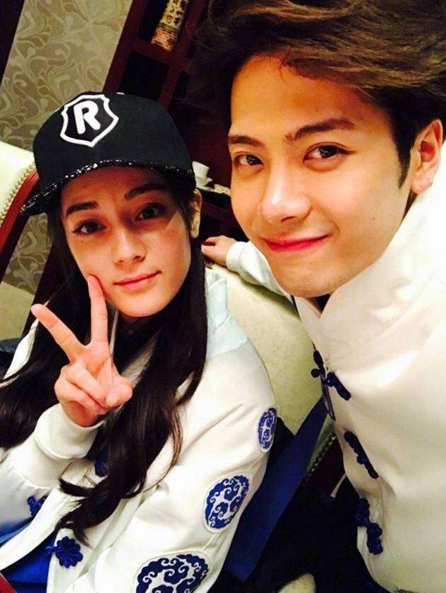 王嘉尔重现跑男名场面！喊热巴姐引爆回忆杀，网友：DNA动了！