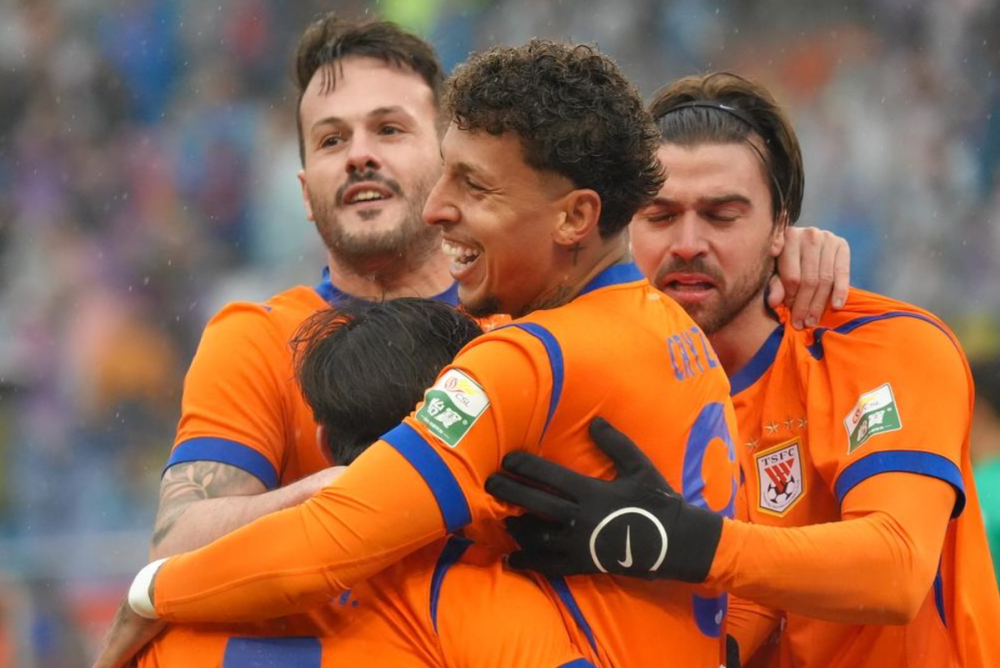 2-1！1-1！中超激情大战，北京国安惨遭绝杀，申花丢分，王钰栋救主