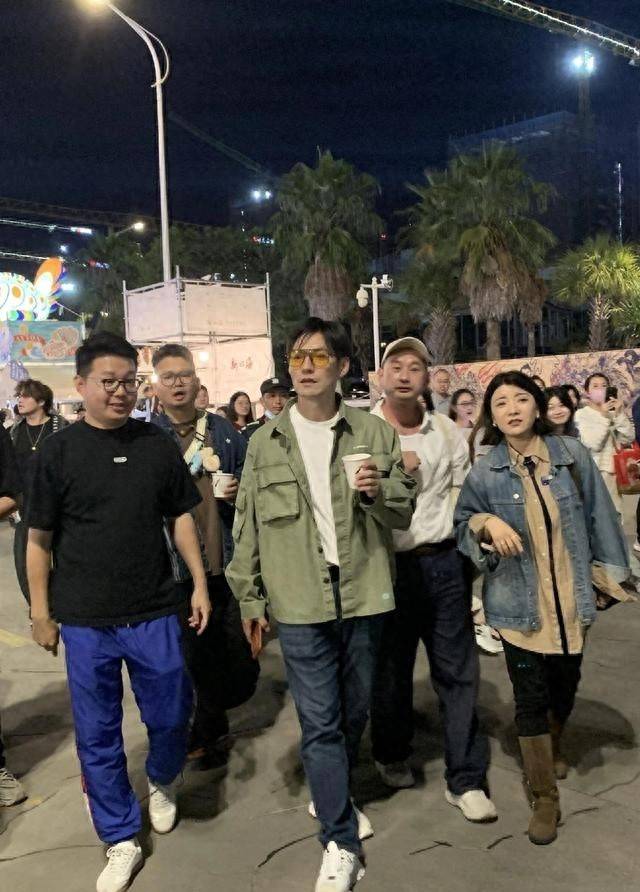 严屹宽现身泉州被偶遇,五官立体,实在太帅了古装男神可不是吹的