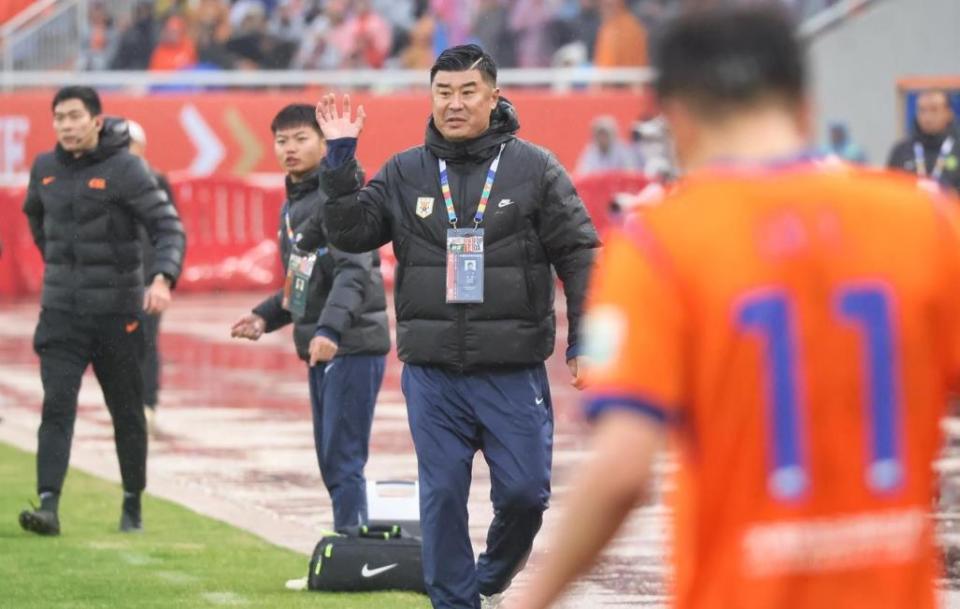 谁说泰山队不行？一场2-1强势翻盘，国安在济南又交了学费|锐评