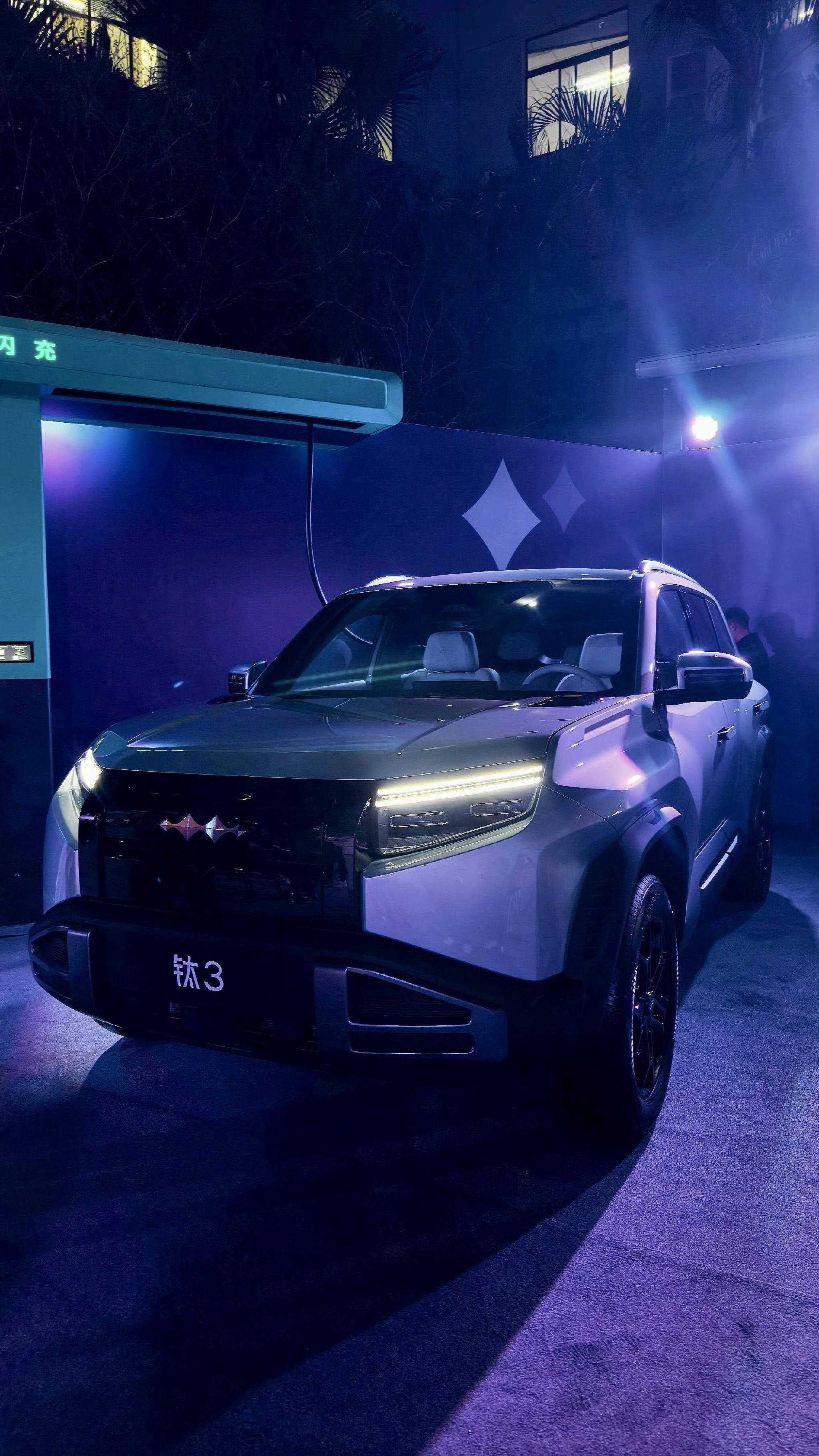 方程豹钛3闪充版上市