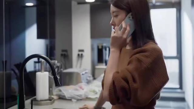 李其行酒驾出车祸进了医院，戴维为其打抱不平，遭到露西斥责