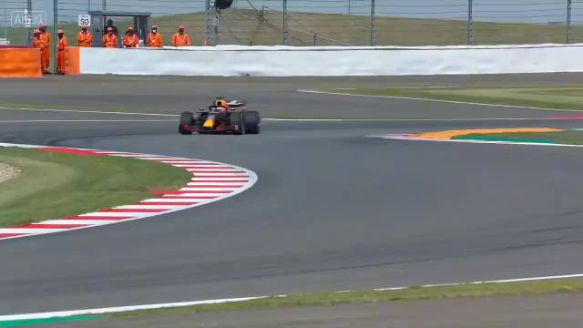 以后看比赛不仅有速度与激情，还有这视觉享受，这波体验感满分！