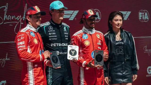 吴艳妮任F1颁奖嘉宾遭冷遇，合照被海外官号截除