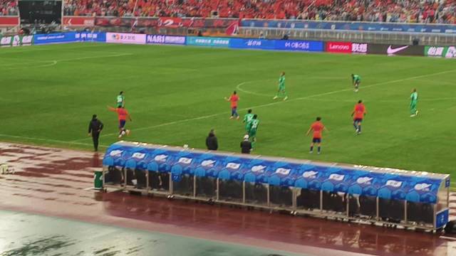 京鲁大战全场比赛结束，山东泰山2:1北京国安