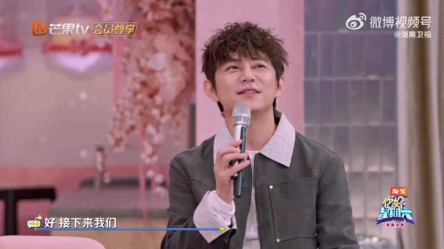 李一桐AI通话调皮贴脸躲特效