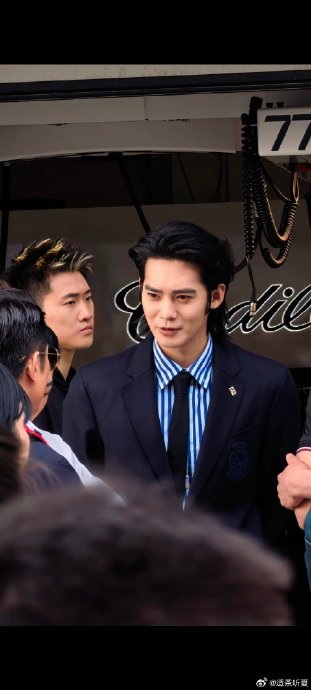 除了黄景瑜，今年F1上海站还有哪些明星艺人到场观看？