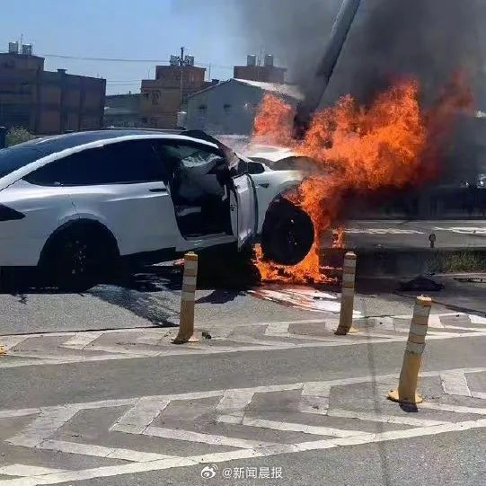 林志颖遭遇严重车祸后，是如何恢复并重返赛车领域的？