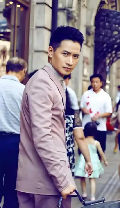 网友是如何看待何晟铭和于正这段关系的？