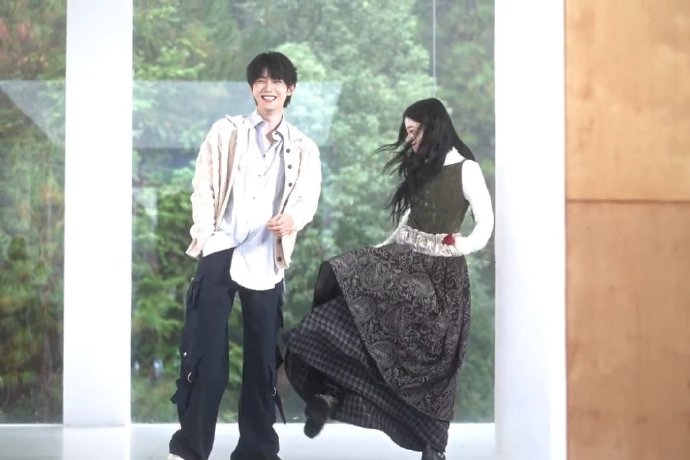 主演周翊然和包上恩在剧外的真实互动是什么样的？