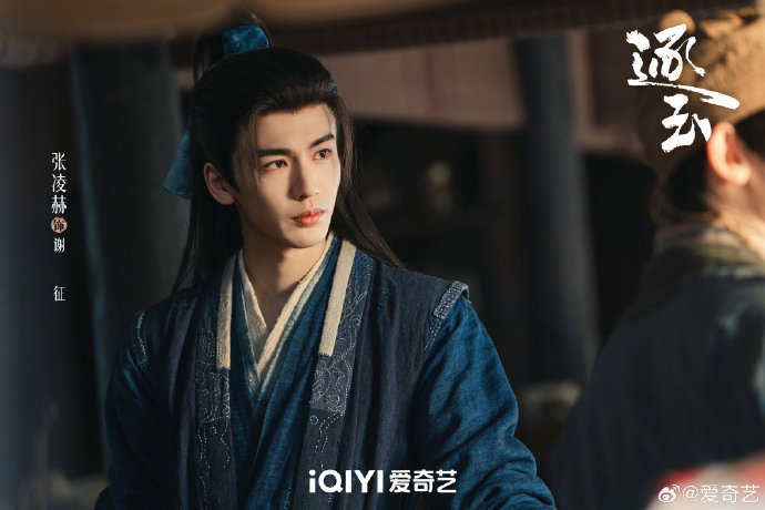 严屹宽和张凌赫在《逐玉》拍摄片场有哪些有趣的互动或花絮？