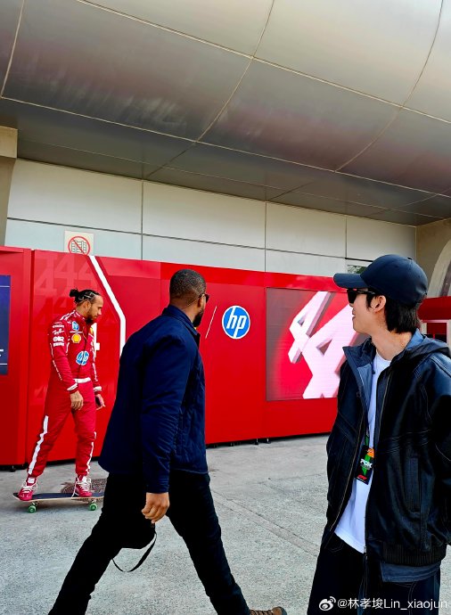 林孝埈是如何评价短道速滑与F1赛车运动的相似之处的？