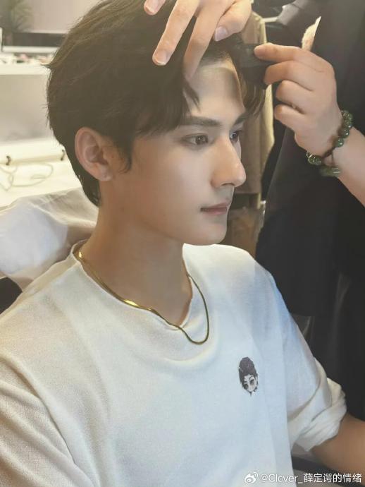 粉丝如何看待江衡和李沛恩之间这种既竞争又共生的独特关系？