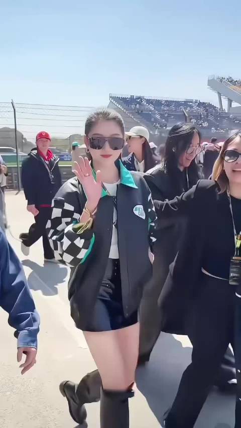 胡兵林志颖同现F1上海赛，身高差引热议