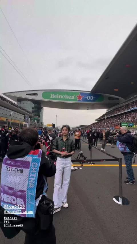 刘雨昕F1赛车超近距离视角