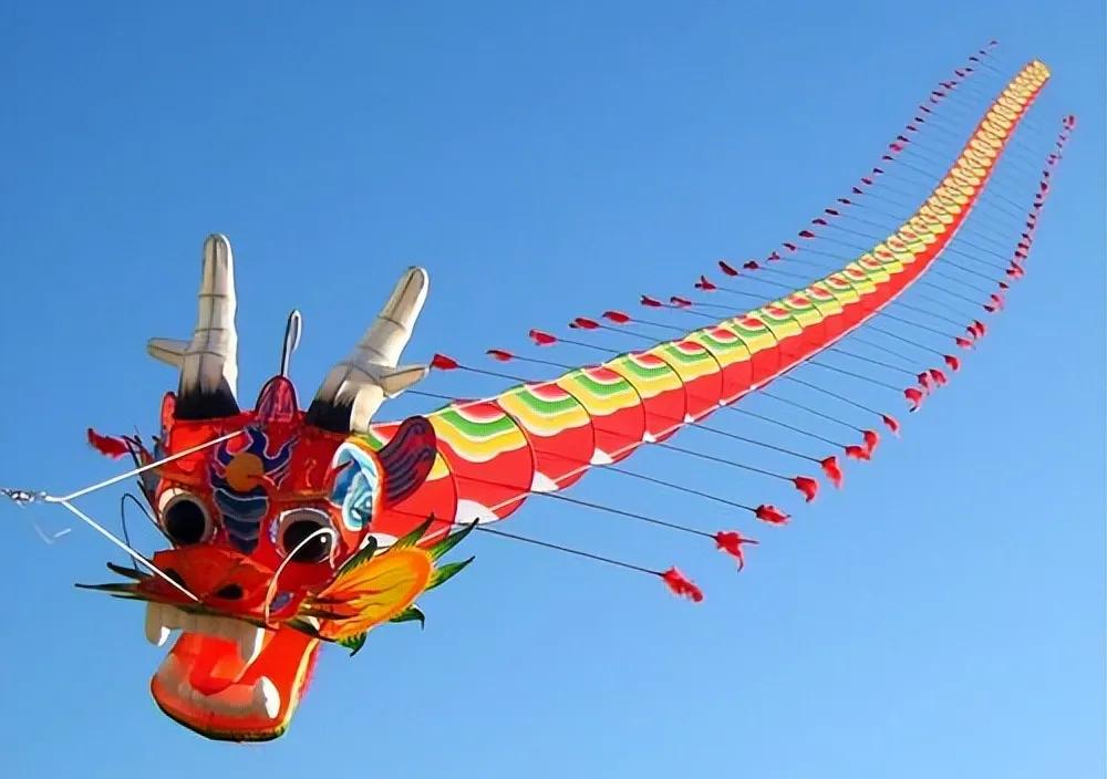 警惕！男子骑摩托被割脸，“凶器”又是它！