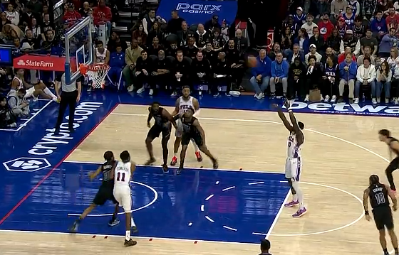 博纳篮下造犯规两罚全中，76人打出20-9开局领先篮网