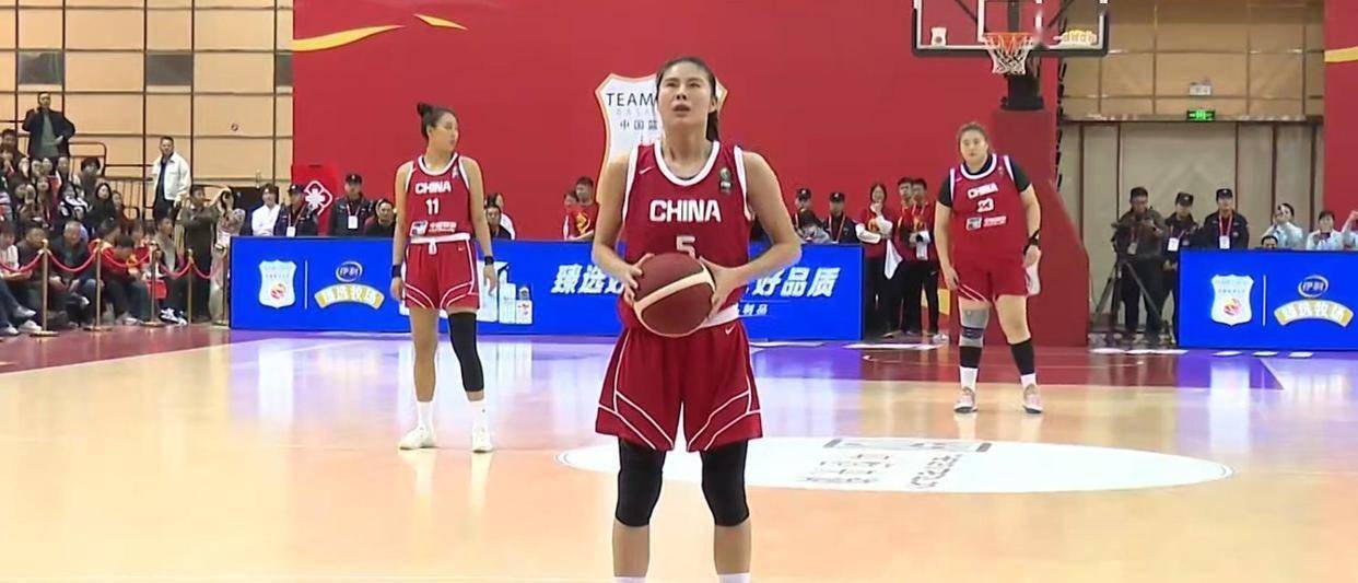 王思雨替补登场，刘禹彤拿下8分！中国女篮半场领先国际联队11分