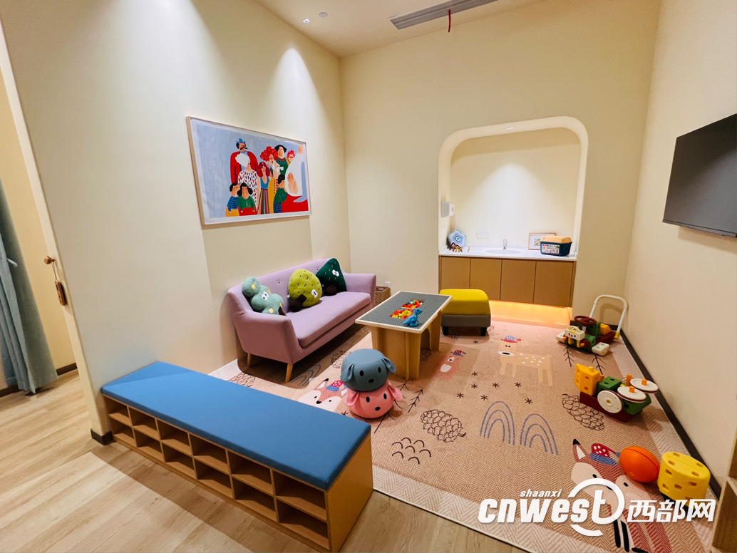 质子治疗中心内的儿童更衣室