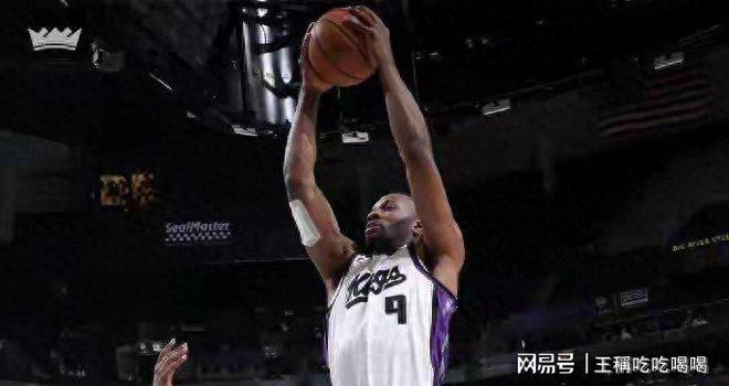 国王半场14分领先快船，阿丘瓦18+4伦纳德17+4