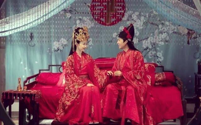 穿越剧《赘婿》热播,现代商才入赘古代引发热议