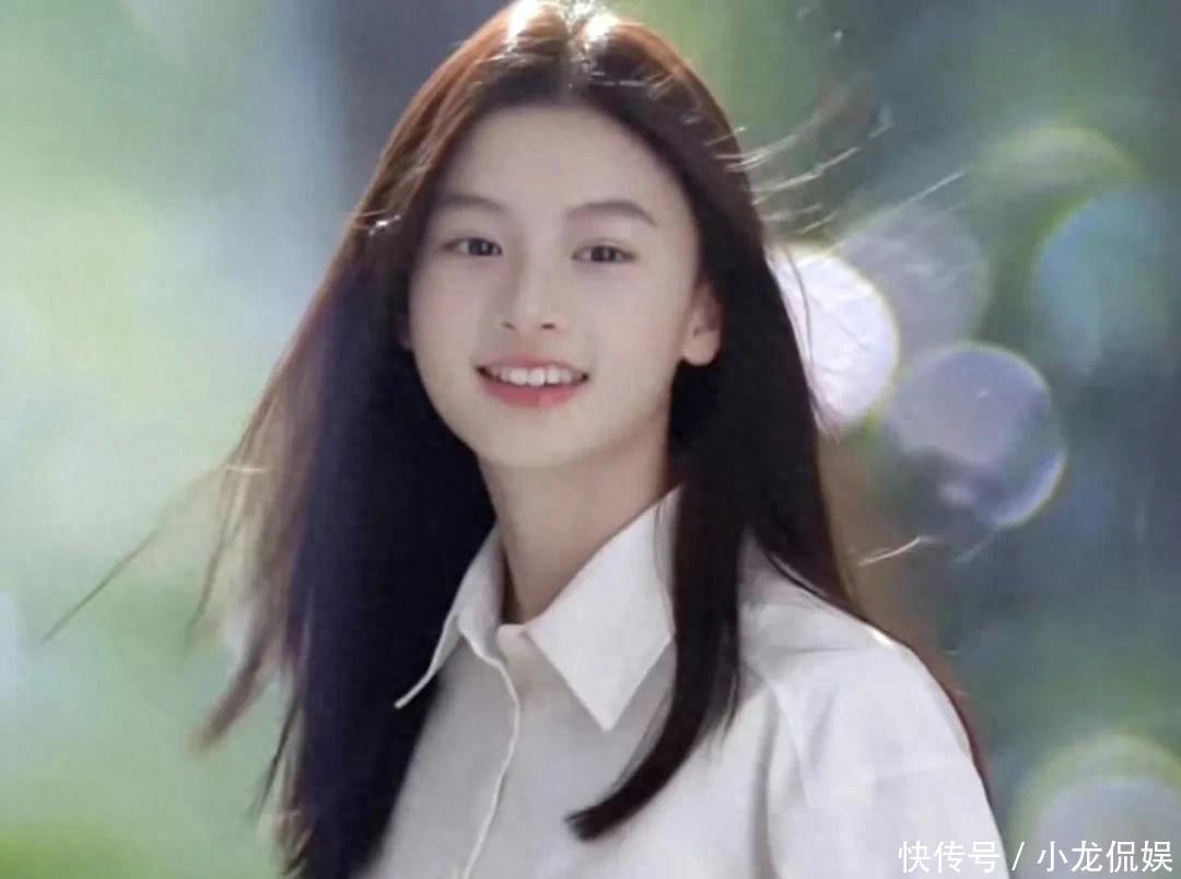 15岁七七出道即开挂!官宣加盟科幻剧,首登杂志,还有了粉丝接机