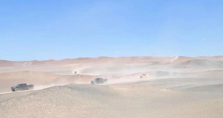 28人车队试图穿越罗布泊无人区，民警搜寻4小时成功拦截