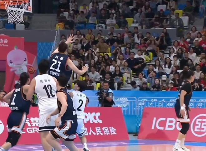 全队疯狂庆祝夺冠！杨力维杨舒予痛哭亲吻母亲，郑薇讲述幕后故事