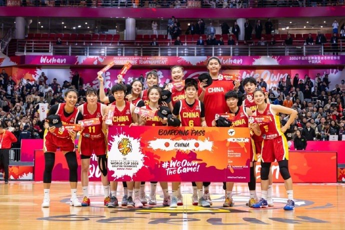 中国女篮险胜捷克引热议！苏群：张子宇与现代篮球脱轨 很难再有李梦了