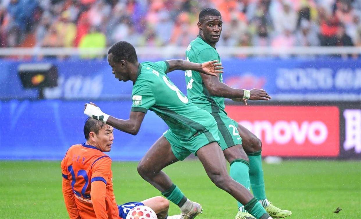 中超:克雷桑传射，泰山2-1国安延续主场10年不败，两连胜实现积分清零