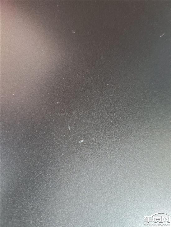 极狐 阿尔法T5车漆明显脱落 要求处理