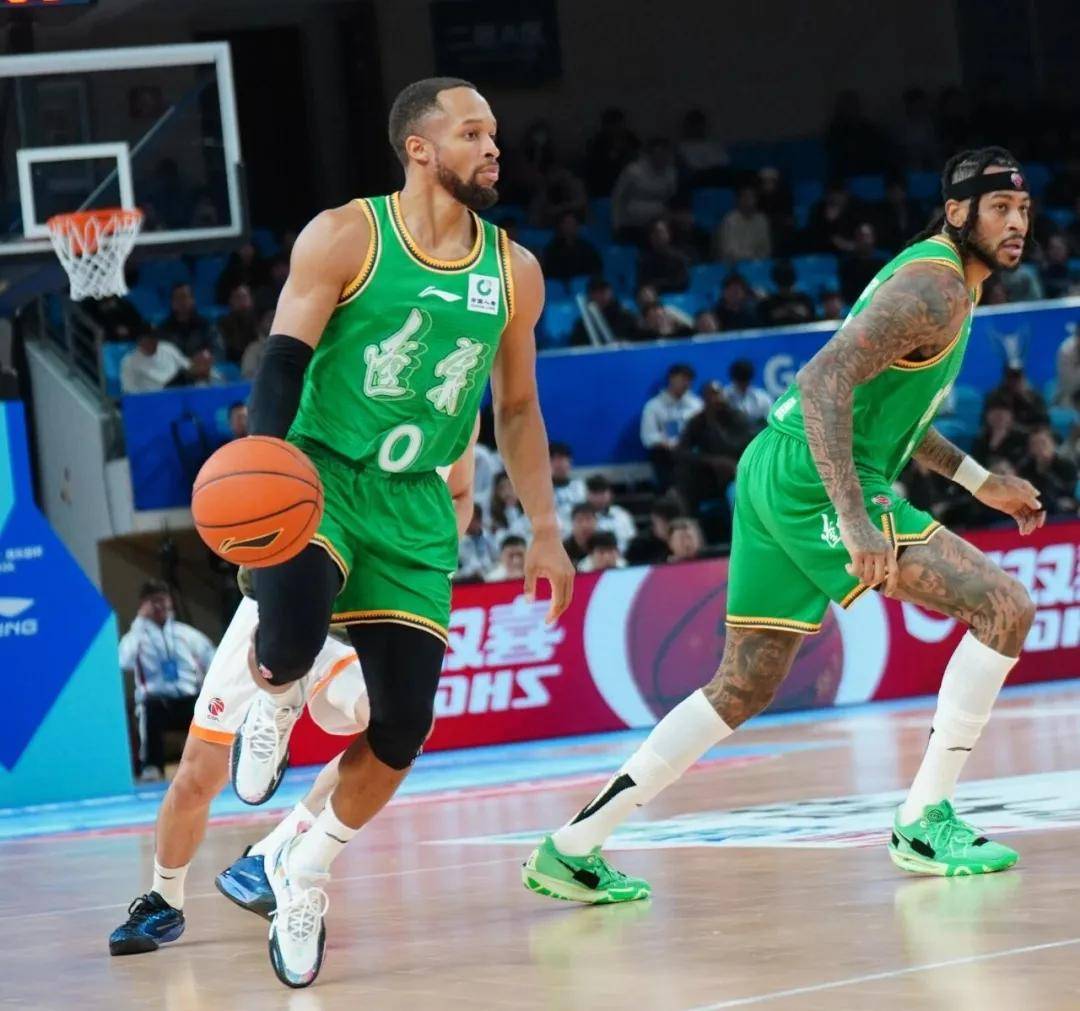 再战北控辽篮先迎喜讯！核心后卫复出在即，三分自投自抢39连中震惊网络，杨鸣终于迎来大杀器