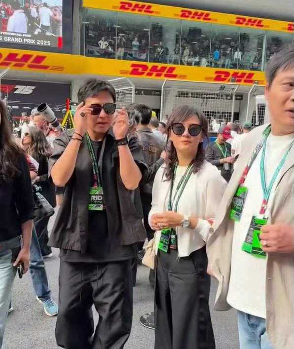 F1上海大奖赛众星云集:孙俪邓超全家到场,周杰伦林志颖罕见同框