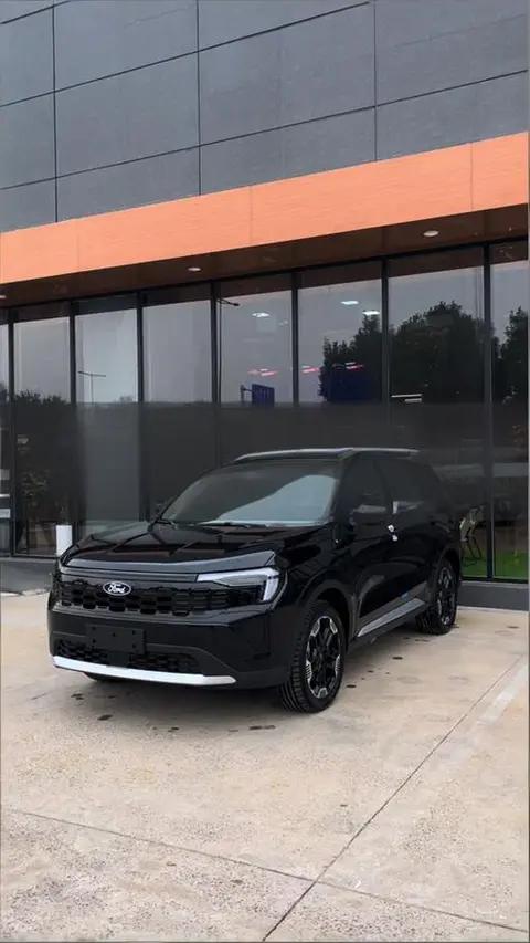 春节返乡拒绝后排“人挤人”!实测福特领睿后排三人都能翘二郎腿