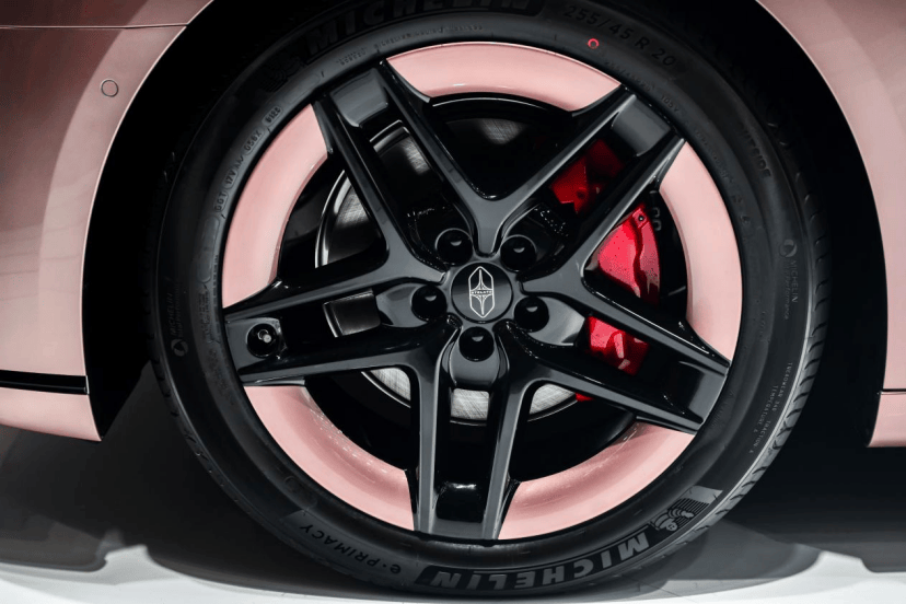 粉色享界S9T亮相上海AWE，鸿蒙智行最美旅行车太夯了!_市场_产品_用户