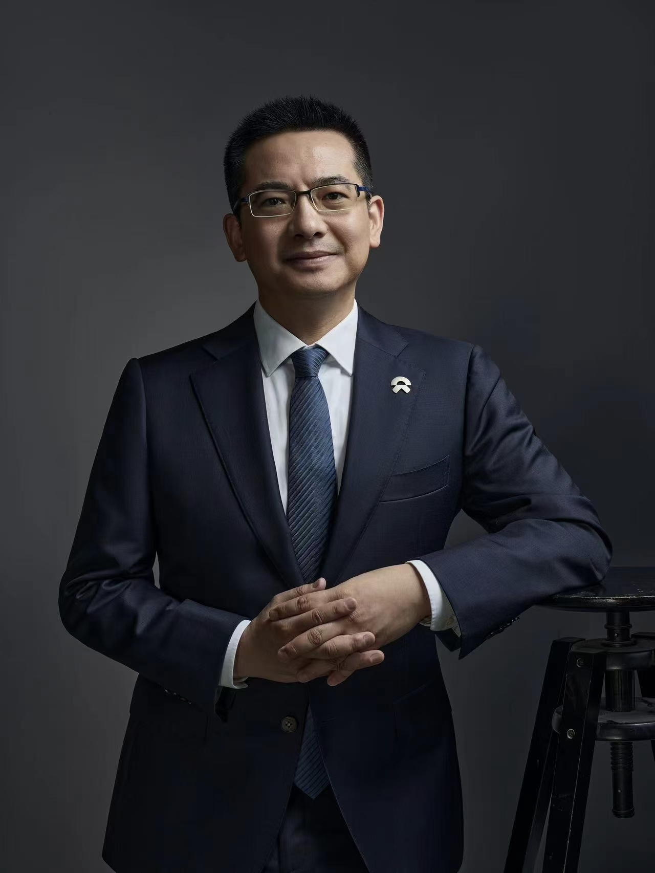 每经20周年高端专访丨蔚来联合创始人、总裁秦力洪:换电是蔚来的“招牌”,不遗余力投研发是为了打好“地基”