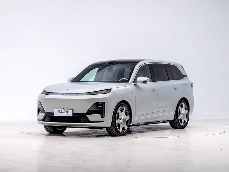 深蓝S09的保险费用与其他同级别车型相比如何?