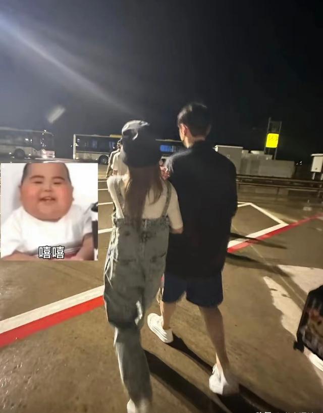 李荣浩和老婆坐飞机被偶遇，杨丞琳依偎在老公肩头，宛如小鸟归巢