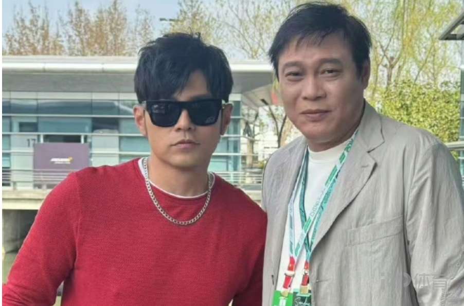 观战F1上海站!记者晒范志毅与周杰伦合照