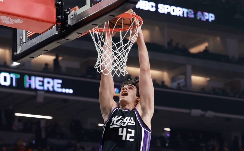 雷诺3月至今7战场均17分8.7篮板2助攻1.1封盖，命中率65%