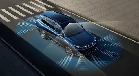 城市NOA量产对决:特斯拉FSD中国版vs华为ADS 3.0,谁是智驾之王?