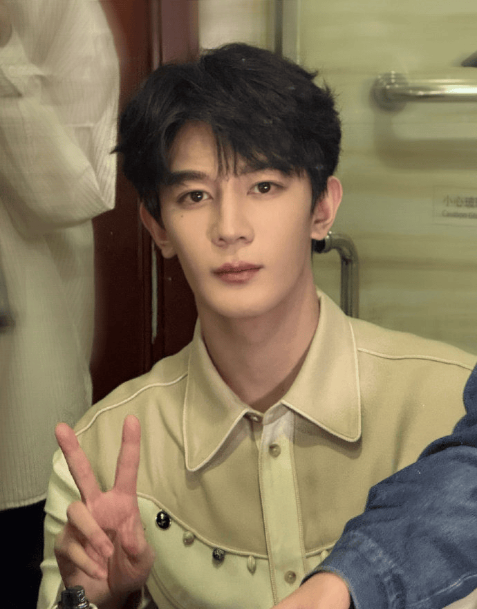 于正官宣夏之光加盟欢娱影视,新剧《金吾不禁》开启双向赋能,夏之光从唱跳偶像到实力演员的蜕变之路